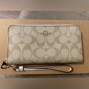 Coach- Long Zip Around Wallet in Signature Canvas